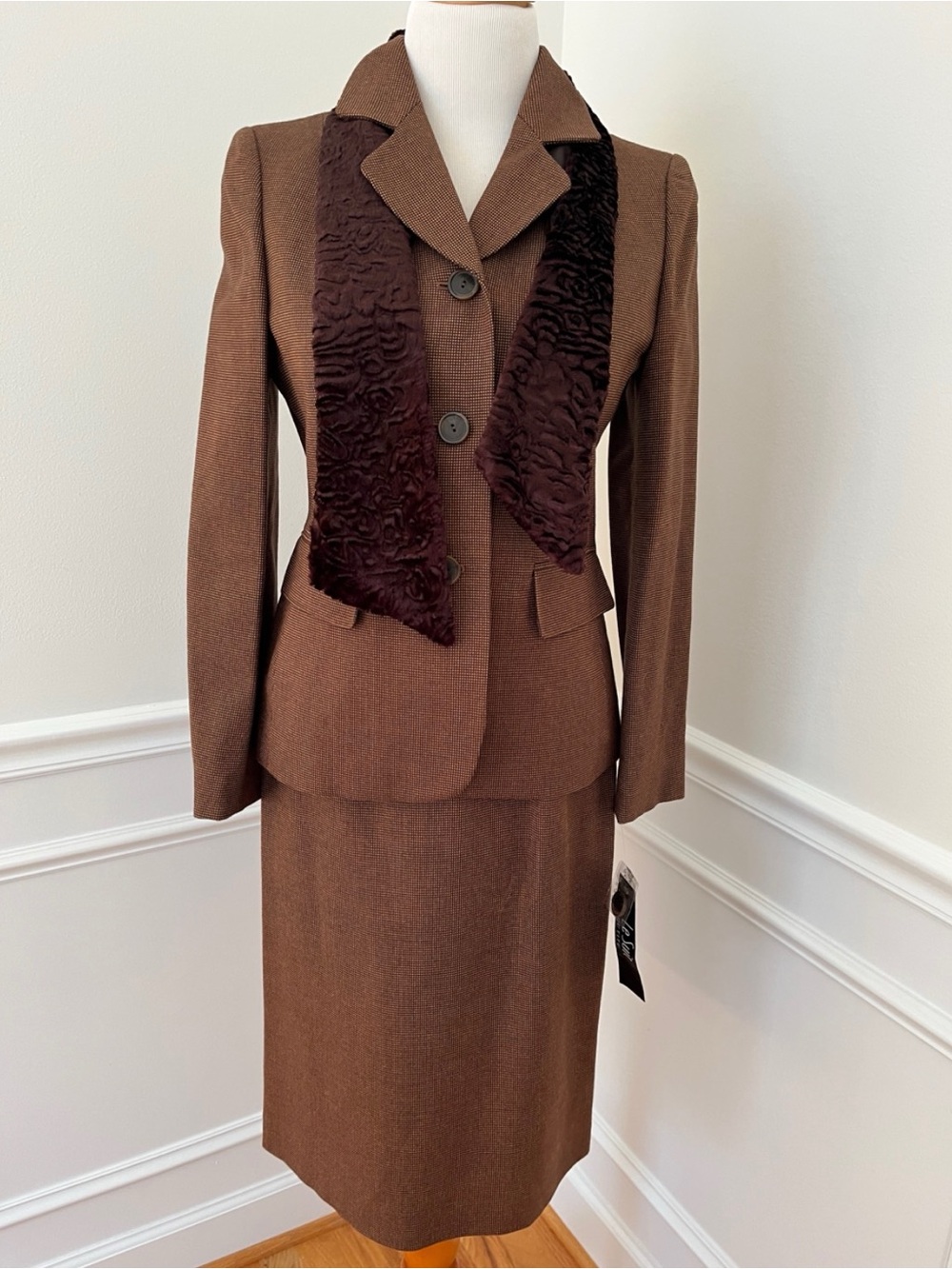 NWT Le Suit Petites Brown 2 Piece Skirt Suit Faux Fur Scarf 4P